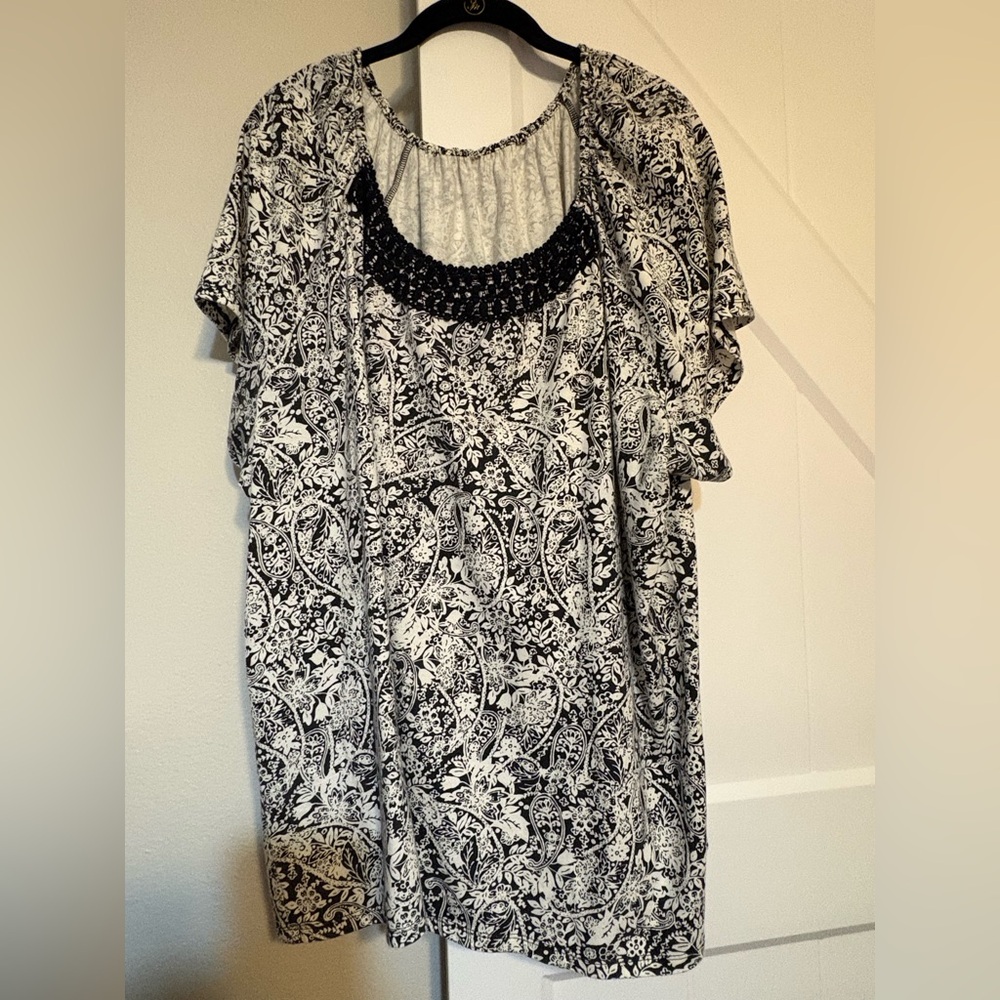 White Stag Black and White Paisley Short Sleeve Tunic